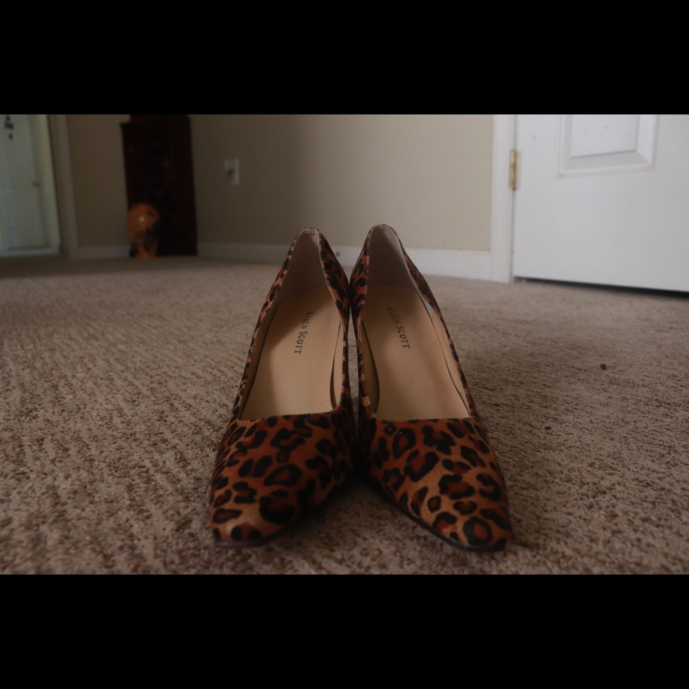 Karen Scott Cheetah print heels